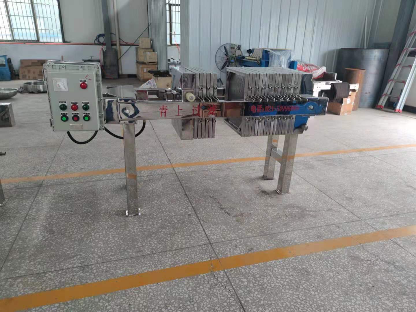不銹鋼板框壓濾機有幾種壓緊方式